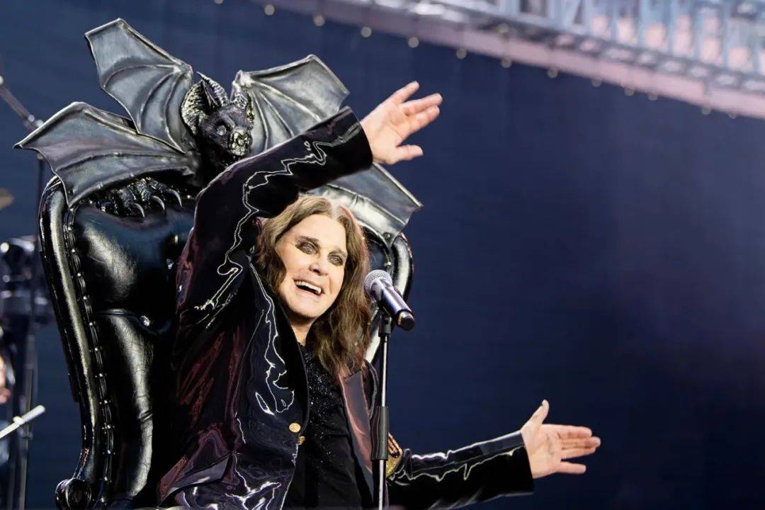 “活传奇”去世!17天前还在开演唱会……