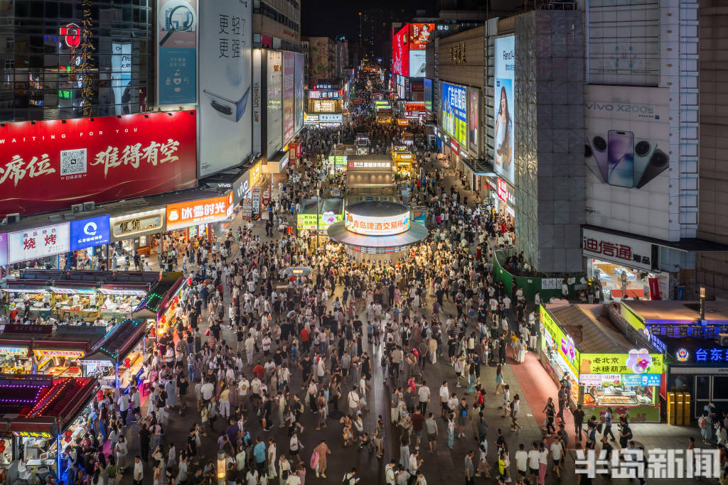 青岛台东“流量”十足，啤酒交易所人气火爆，啤酒管够喝！