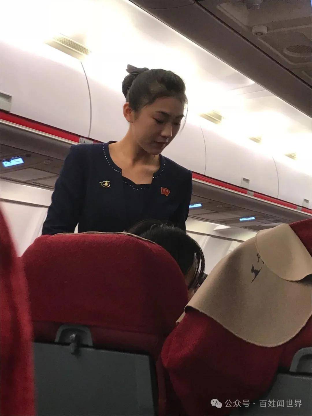 平壤夜记：“能帮我们扔掉吗？” 两个中国游客与朝鲜女大学生的温暖暗号