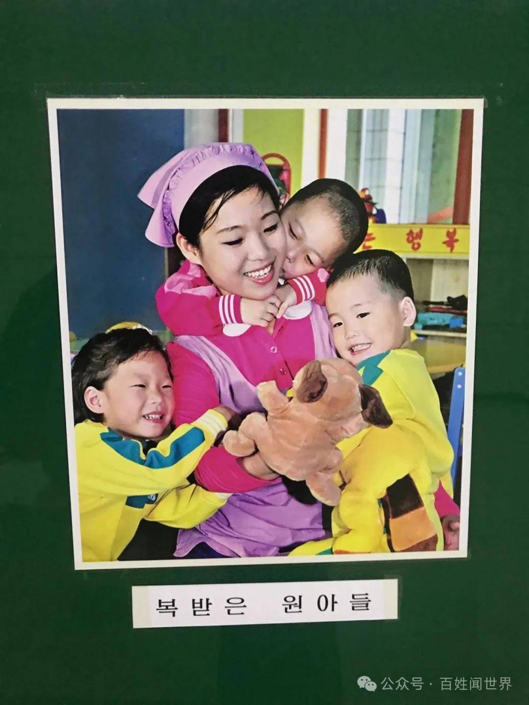 平壤夜记：“能帮我们扔掉吗？” 两个中国游客与朝鲜女大学生的温暖暗号