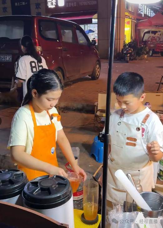 11岁小学生暑期摆摊卖奶茶月入4000元!母亲回应
