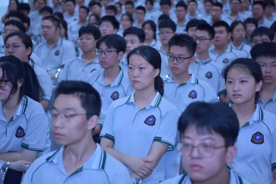 阅兵式上的沈阳二中骄傲 为何这么多国防重器的设计师出自这所高中?