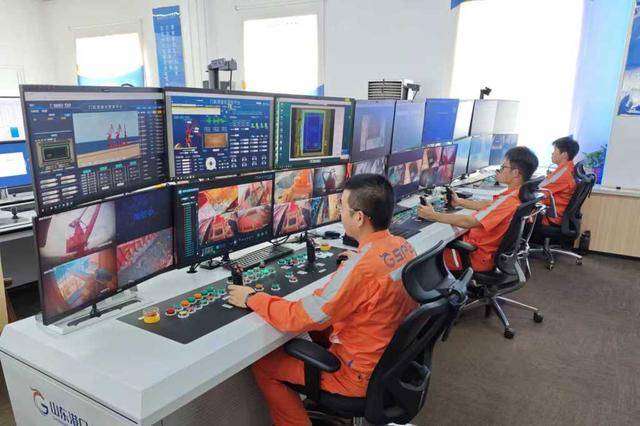 3名司机接卸12.2万吨铁矿石!青岛港干散货码头首次实现门机“一控二”全船自动化作业