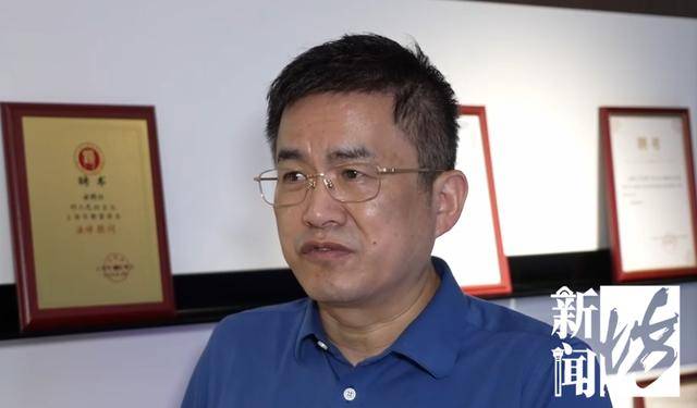 中介最新套路曝光!雇人假装看房,狂砍60万,搞房东心态…律师:涉嫌欺诈