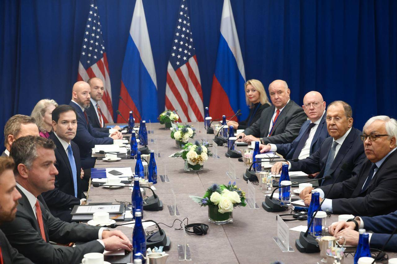 美国务卿与俄外长举行会见，讨论双边关系及乌克兰问题