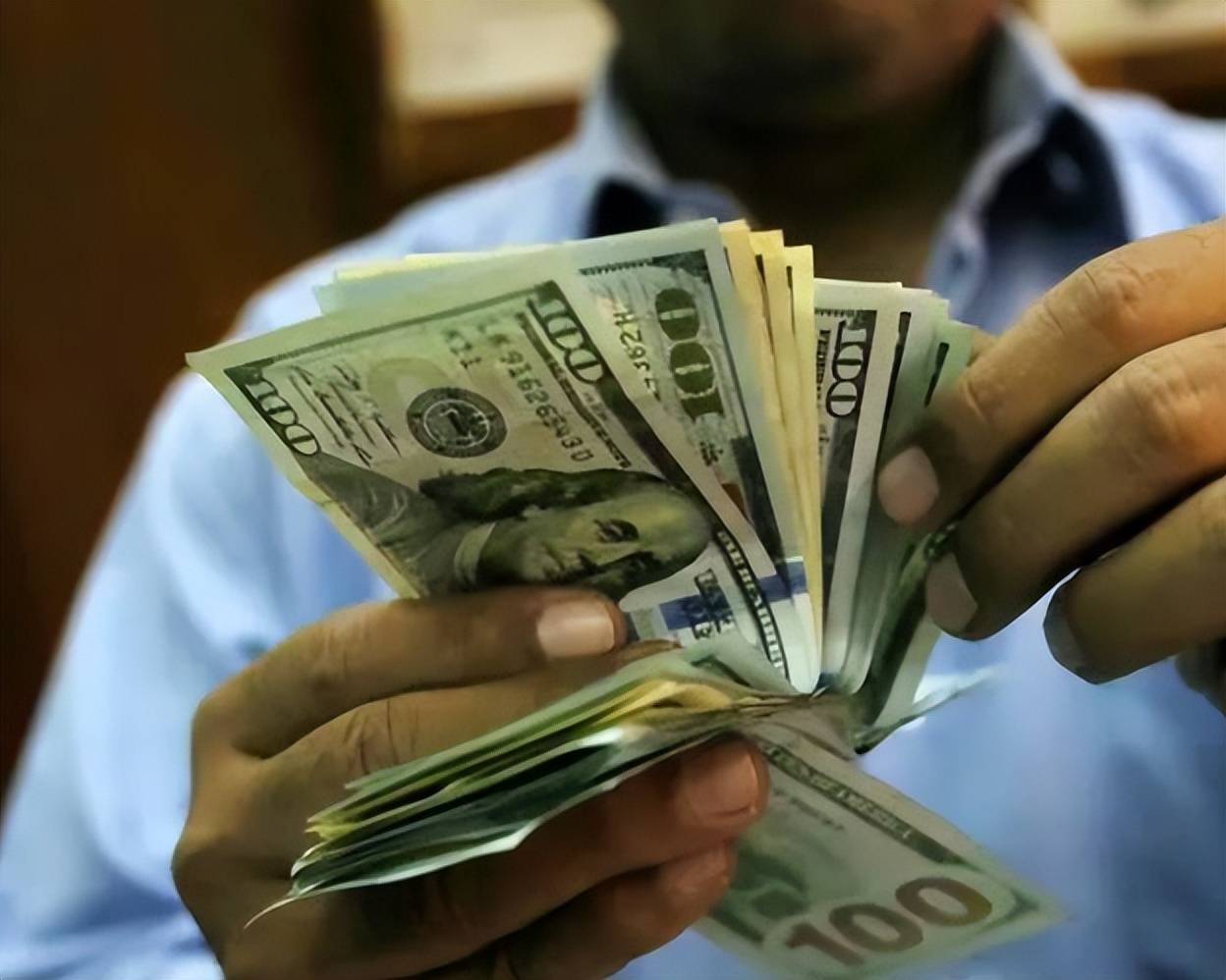 莫迪担心的一幕已出现，俄罗斯通告印度，买石油必须用人民币支付