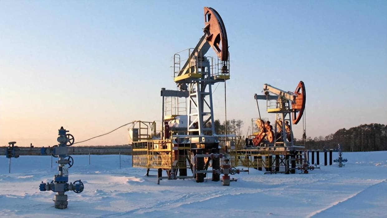 莫迪担心的一幕已出现,俄罗斯通告印度,买石油必须用人民币支付