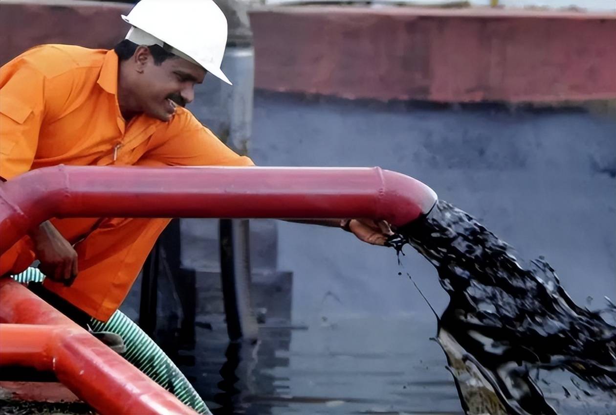 莫迪担心的一幕已出现,俄罗斯通告印度,买石油必须用人民币支付