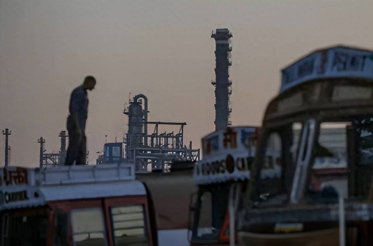 俄罗斯人终于和印度摊牌了：俄罗斯的石油，印度想买只能花人民币