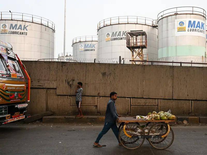 俄罗斯人终于和印度摊牌了：俄罗斯的石油，印度想买只能花人民币