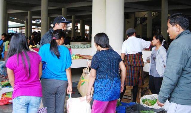 亚洲最穷的国家不丹：如果拿10元人民币，在不丹集市能买什么？