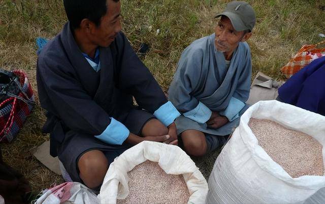 亚洲最穷的国家不丹：如果拿10元人民币，在不丹集市能买什么？