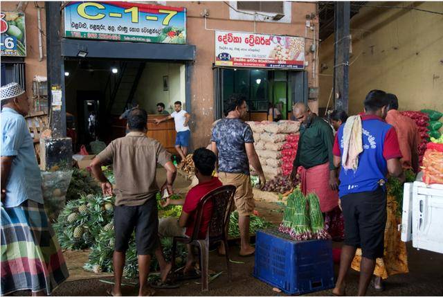 亚洲最穷的国家不丹：如果拿10元人民币，在不丹集市能买什么？