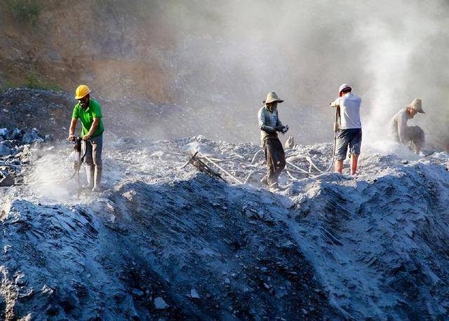 亚洲最穷的国家不丹：如果拿10元人民币，在不丹集市能买什么？