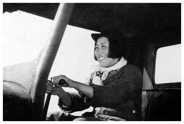 她11岁嫁表哥,因长相漂亮被印人民币上,高寿90岁,一生传奇