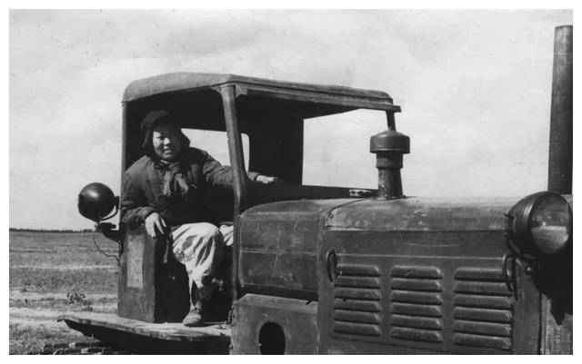 她11岁嫁表哥,因长相漂亮被印人民币上,高寿90岁,一生传奇