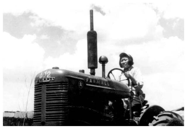 她11岁嫁表哥,因长相漂亮被印人民币上,高寿90岁,一生传奇