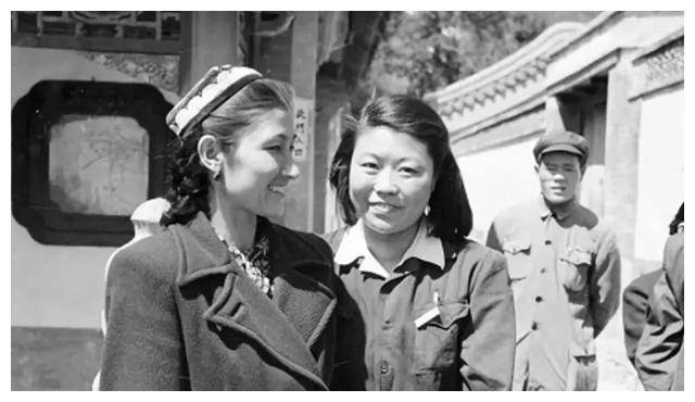 她11岁嫁表哥,因长相漂亮被印人民币上,高寿90岁,一生传奇