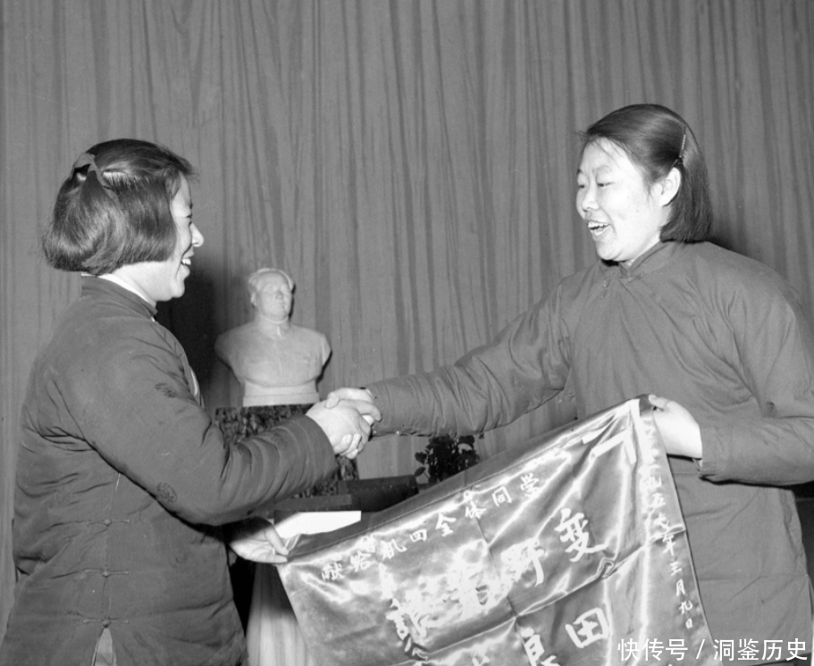 黑龙江女孩梁军：11岁嫁表哥，因能力出众被印人民币上，高寿90岁